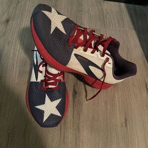 Brooks Tennis shoes size 9 women